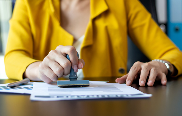 Professional fountain pen and legal documents for oath administration in Moncton